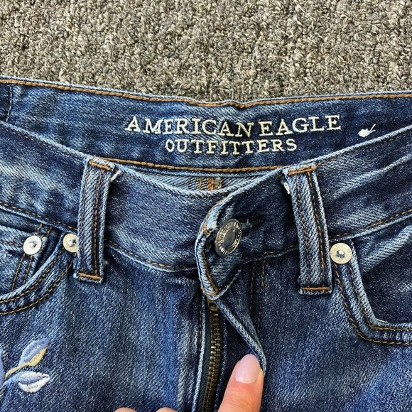 American Eagle Floral Embroidered Mom Jean Shorts Size 2 High Rise Cotton Denim - Picture 3 of 10
